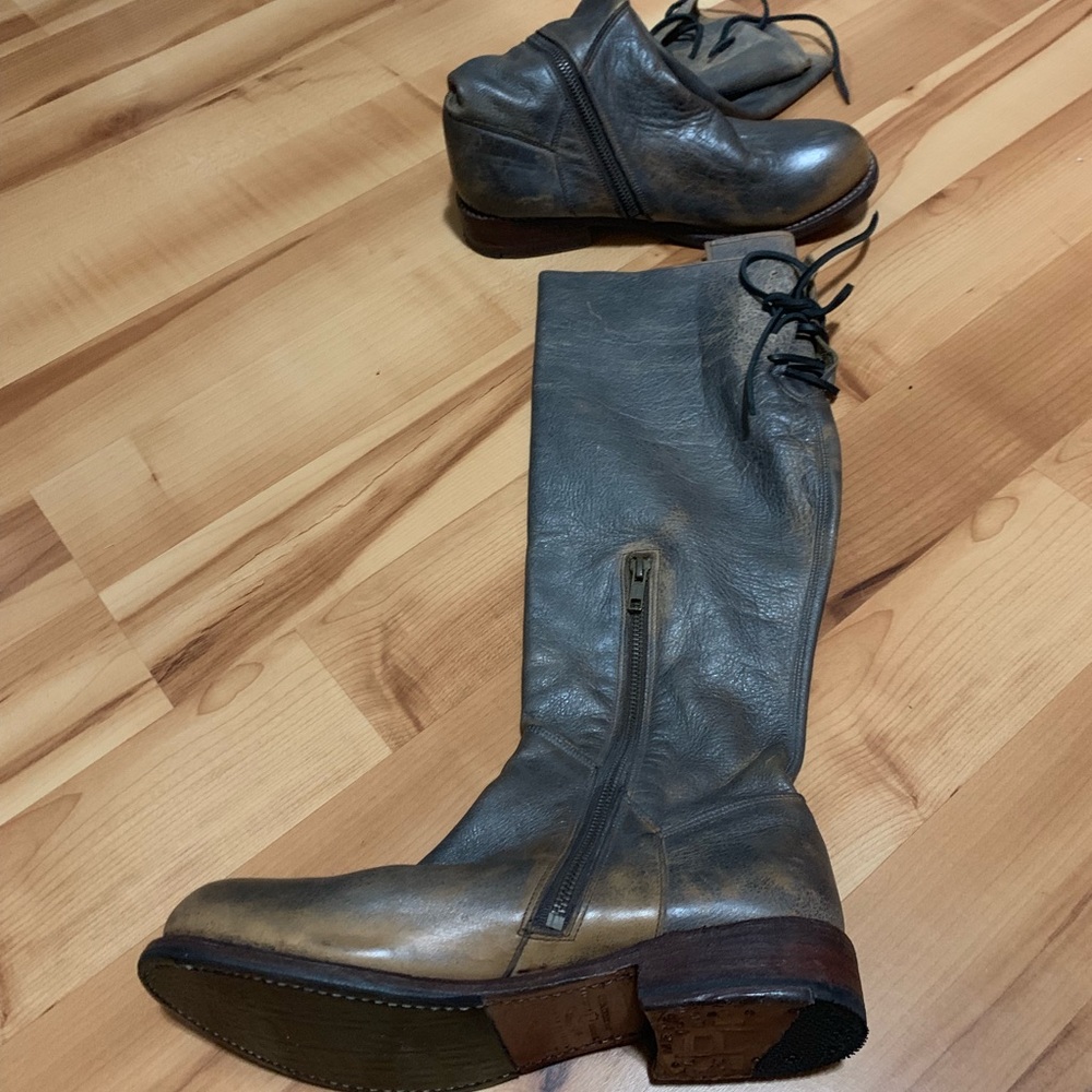 Never worn grey distressed bed Stu riding boots
